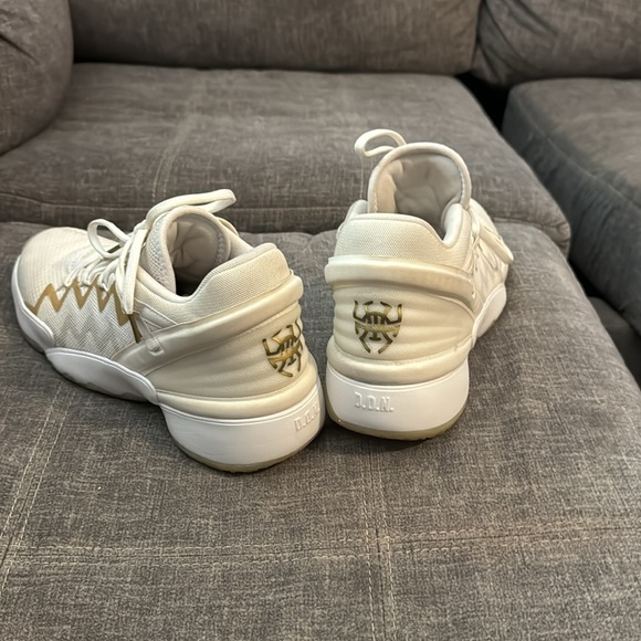 Adidas issue #2 shoes bounce D.O.N gold and white - Picture 3 of 5